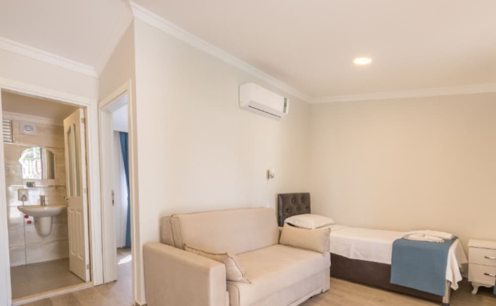 Comfort Suite, Multiple Beds, Non Smoking, Garden View