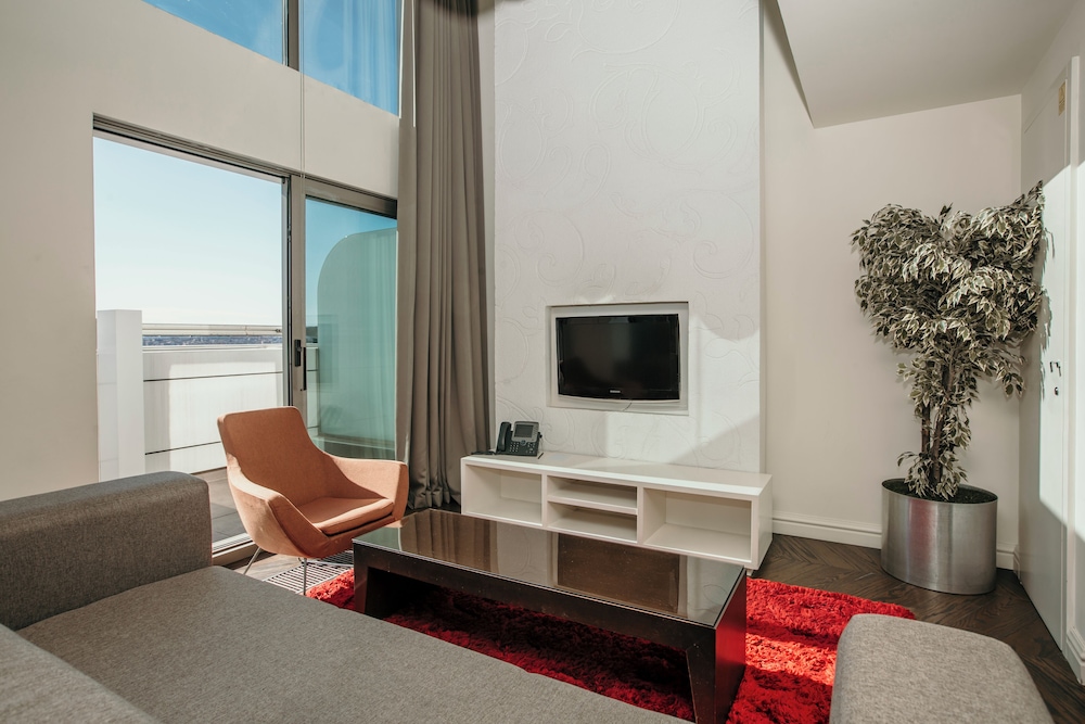Duplex King Suite with Balcony photo 3