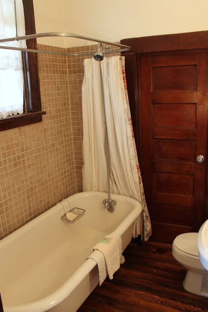 Signature Suite, 1 King Bed photo 2