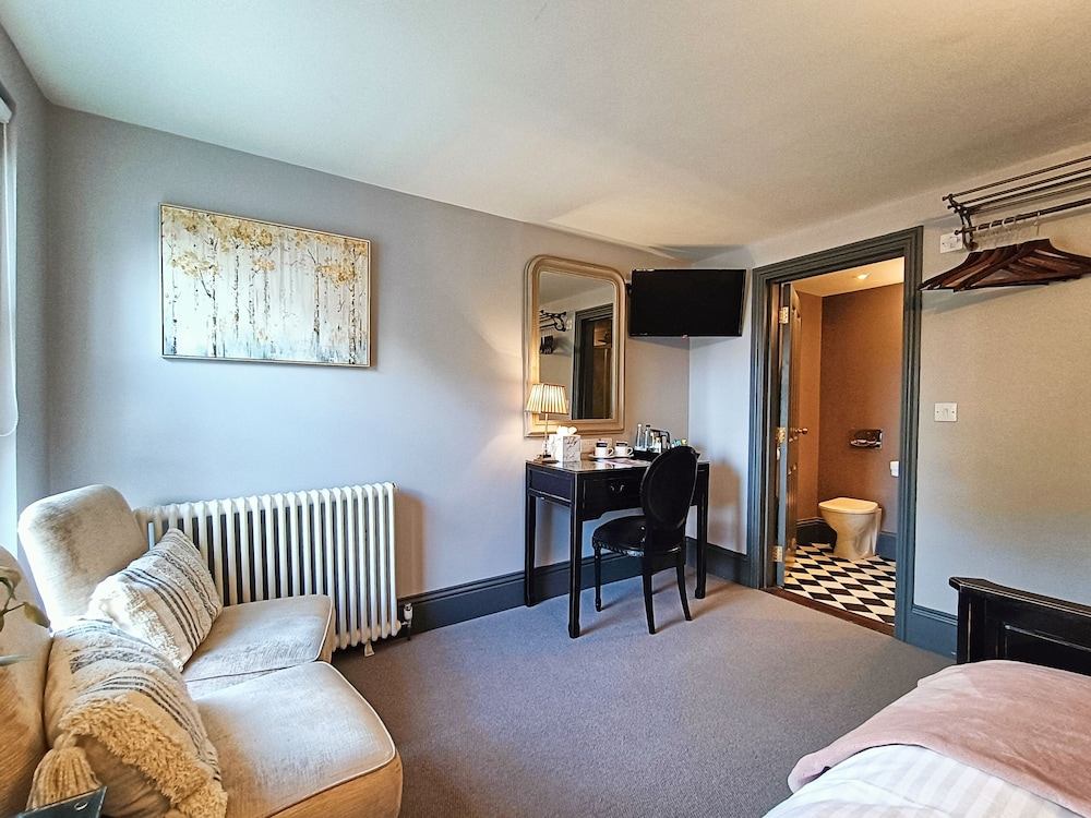 Classic Room, 1 King Bed photo 3
