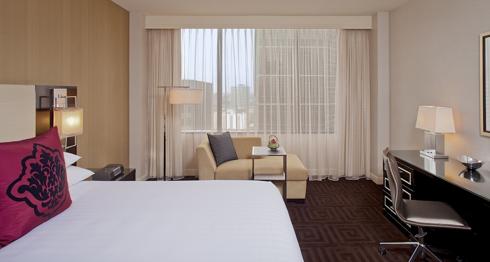 Room, 2 Queen Beds, City View - Photo 5