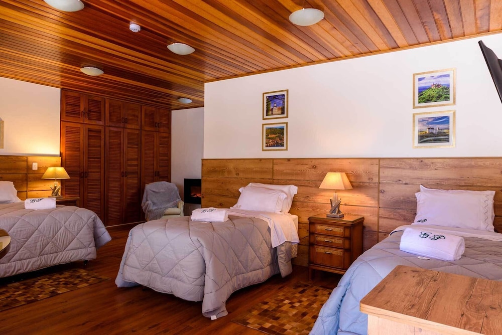 Family Quadruple Room photo 1