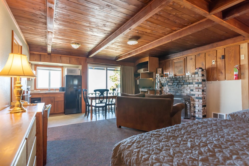 Superior Duplex, 2 Queen Beds, Kitchen, Oceanfront