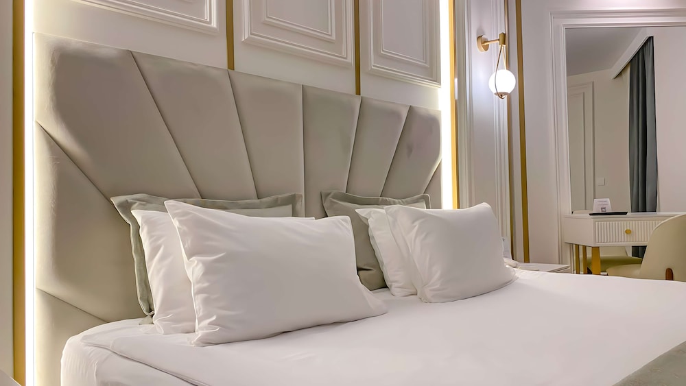 Suite, 1 King Bed, Jetted Tub, Sea View (Living Room;with Single Sofabed)