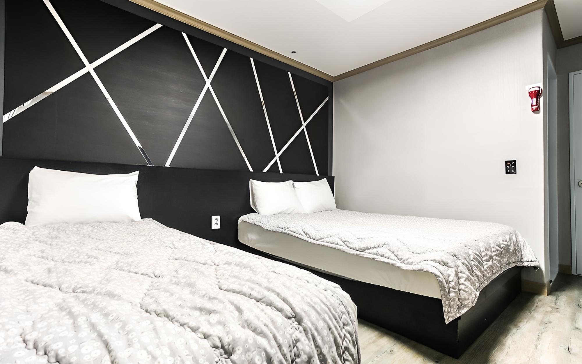 Room (Twin) - Photo 2