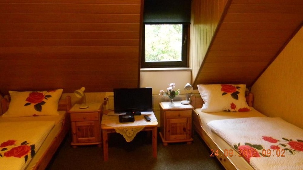 Twin Room, Shared Bathroom photo 1