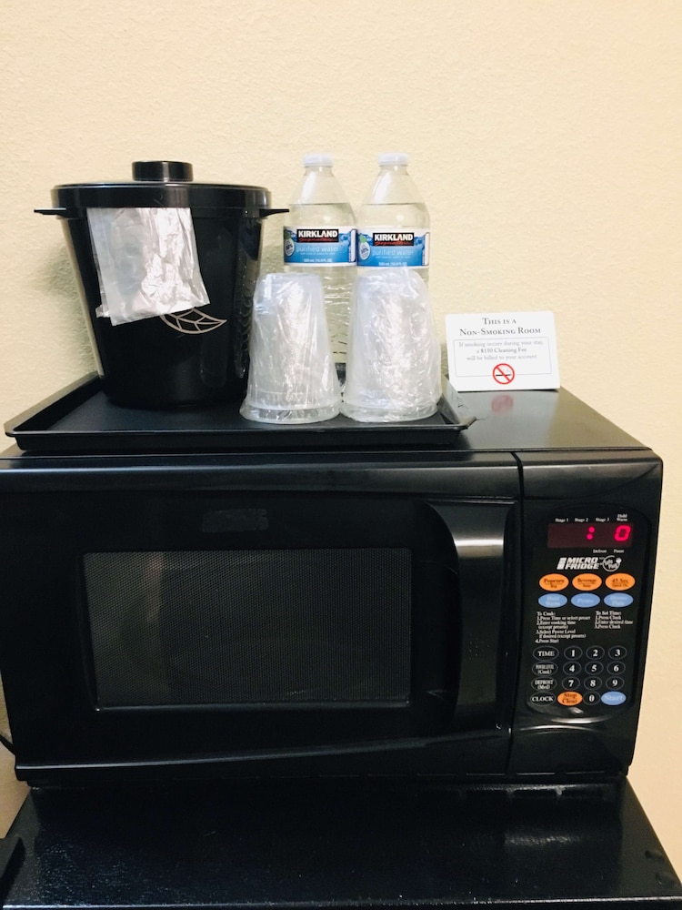 Standard Room, 1 Queen Bed, Accessible, Refrigerator & Microwave photo 3