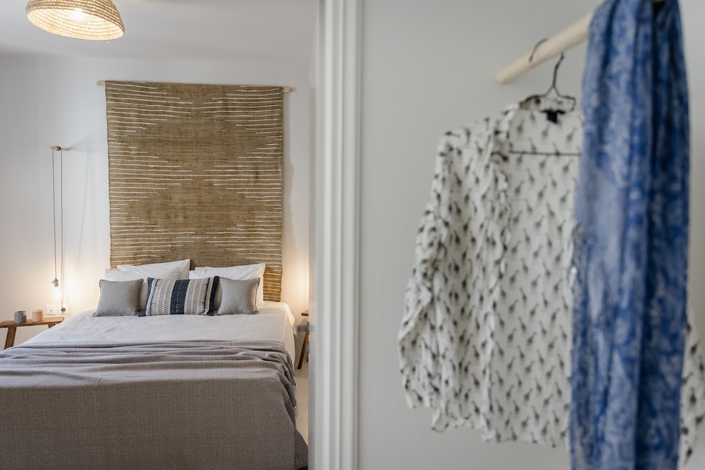 Superior One Bedroom Suite - Photo 4