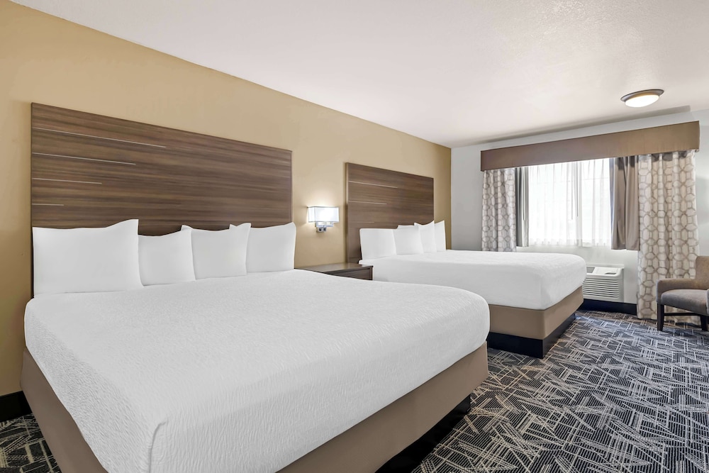 Executive Suite, Multiple Beds, Non Smoking (Larger Room) - Photo 3