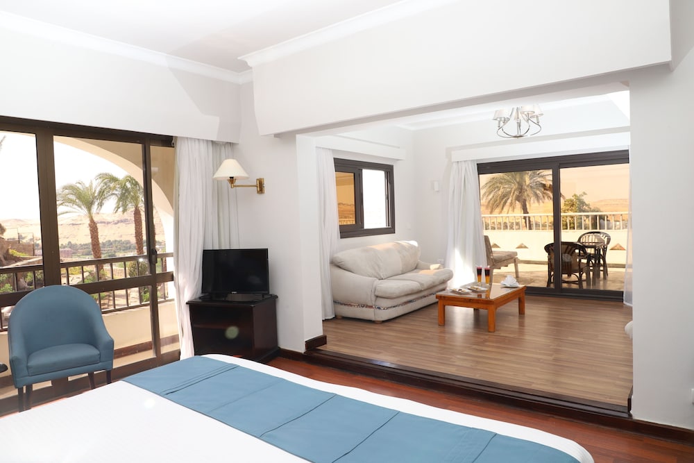 Superior Double or Twin Room, River View - Photo 5