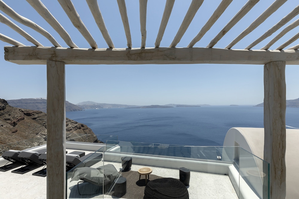 Cave Suite outdoor Hot tub , Sea View - Photo 2