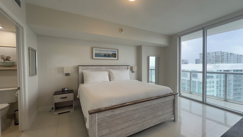 Boutique Apart, 1 King & Sofa Bed, Sauna, River/City Views, Balcony4207