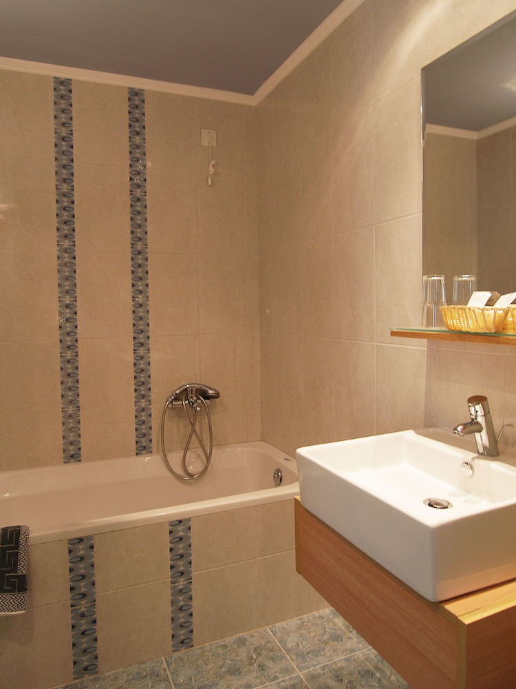 Suite, Sea View thumbnail 6