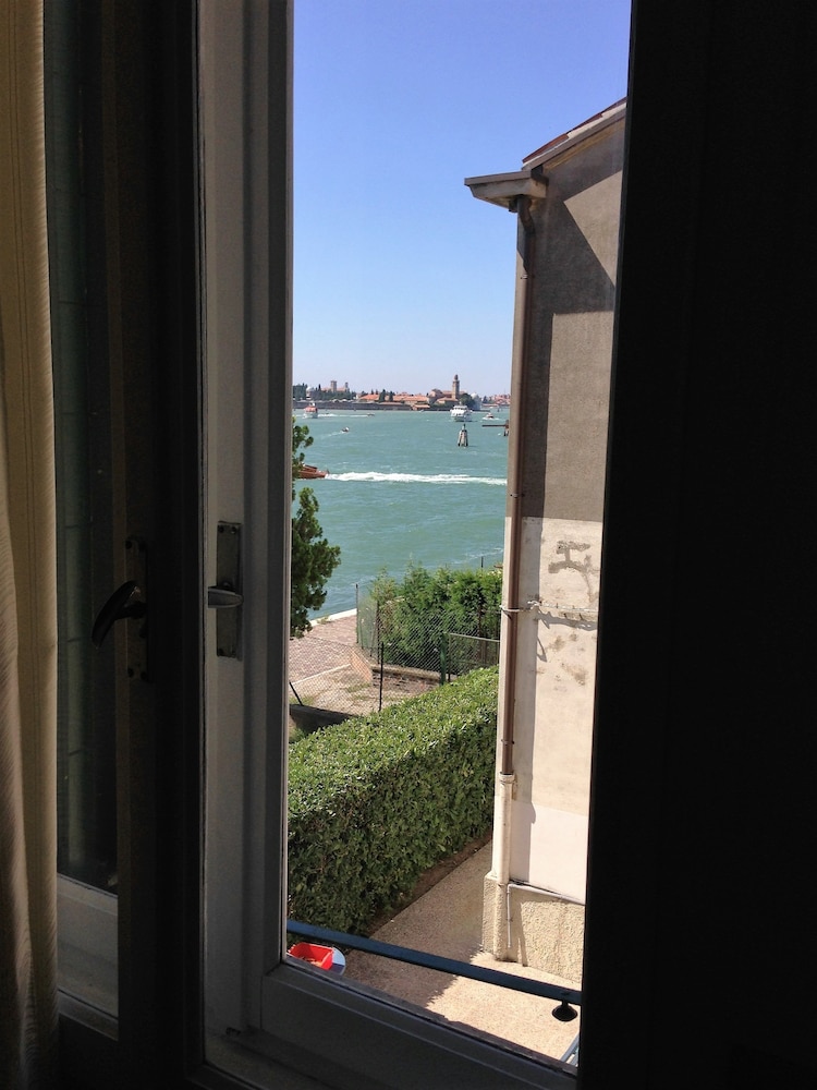 Standard Twin Room, 2 Twin Beds, Partial Sea View, Garden Area photo 2