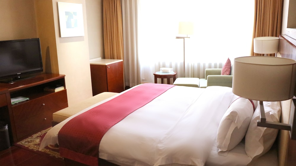 Suite, 1 King Bed, Non Smoking (Additional Living Area) photo 3