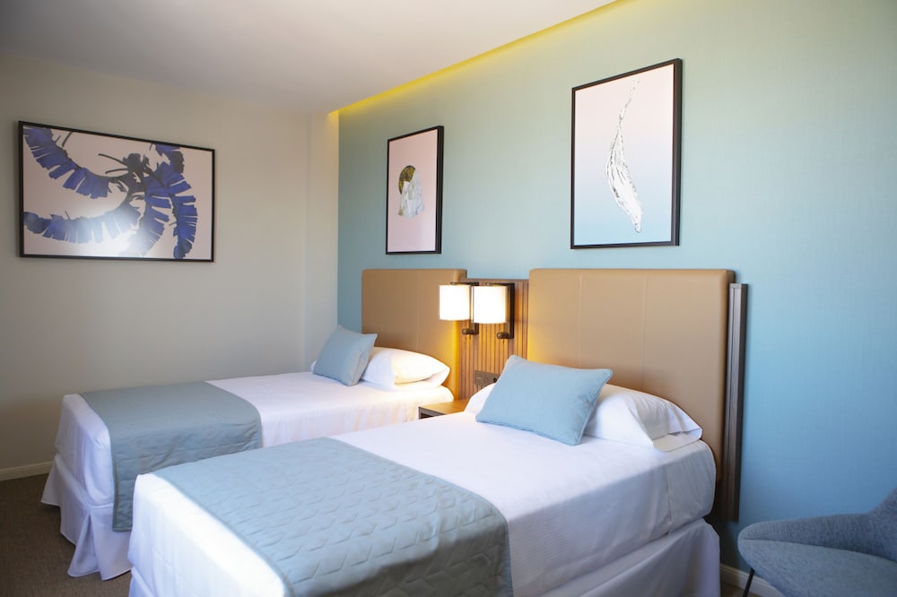 Deluxe Room (Twin) - Photo 10
