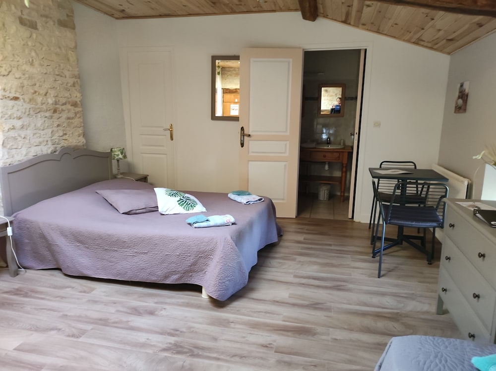 Triple Room (Lezay) photo 3