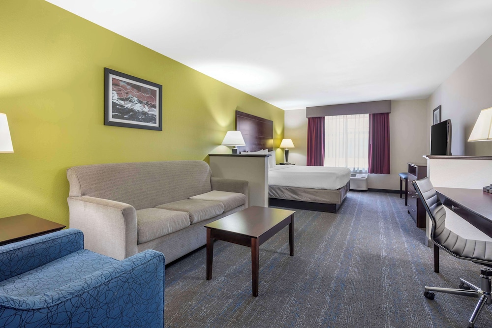 Suite, 1 King Bed, Accessible, Bathtub (with Sofabed) - Photo 1