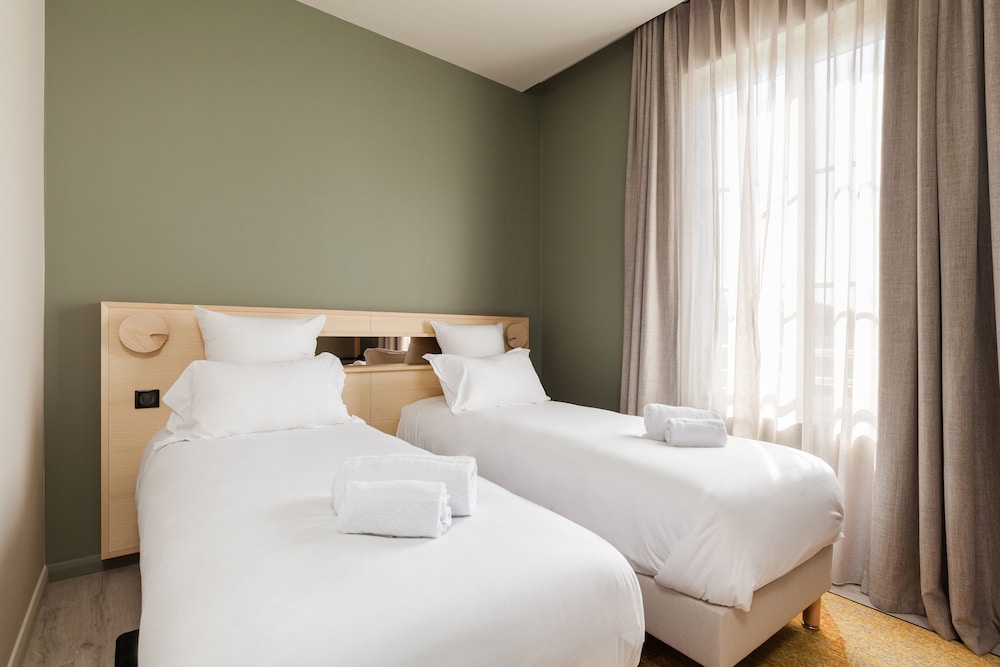 Standard Double or Twin Room - Photo 3
