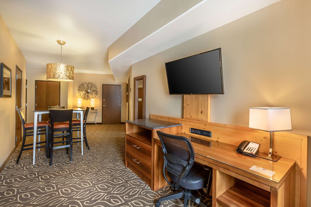 Suite, 1 King Bed, Accessible, Balcony photo 3