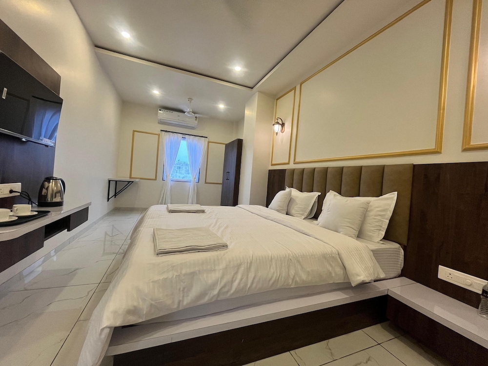 Superior Double Room, City View
