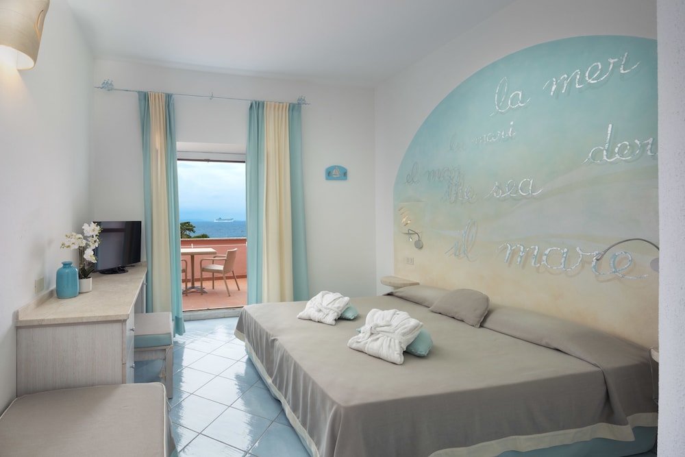 Deluxe Double Room, Balcony, Sea View photo 3