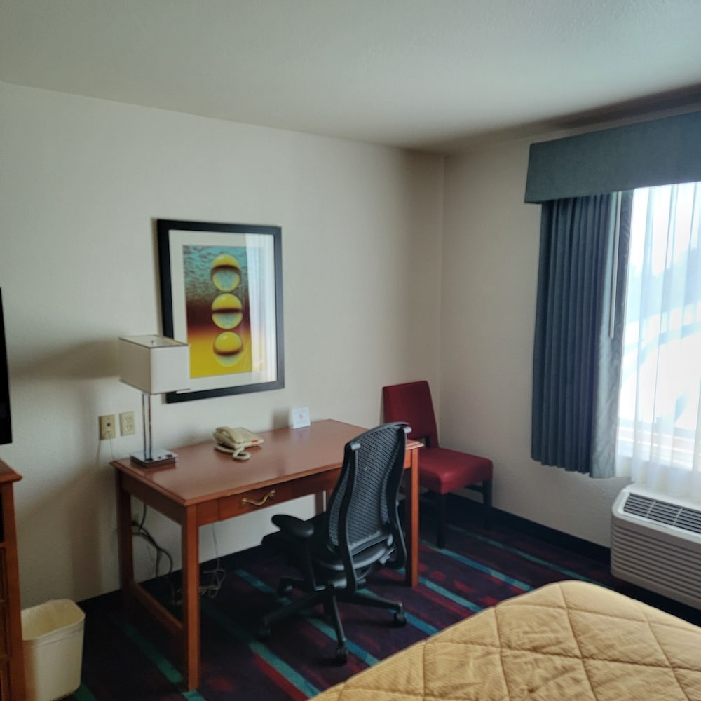 Room, 2 Queen Beds, Accessible, Non Smoking photo 2