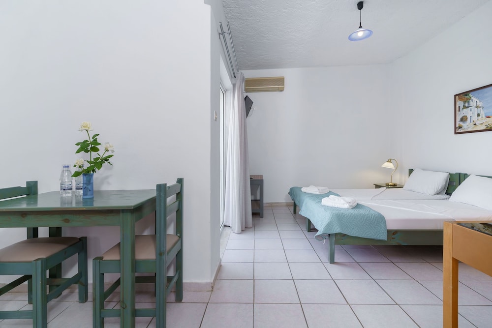 Classic Double Room, Partial Sea View photo 1