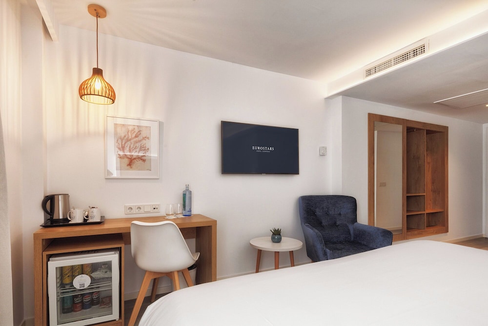 Deluxe Double Room (1 Pax) - Photo 2