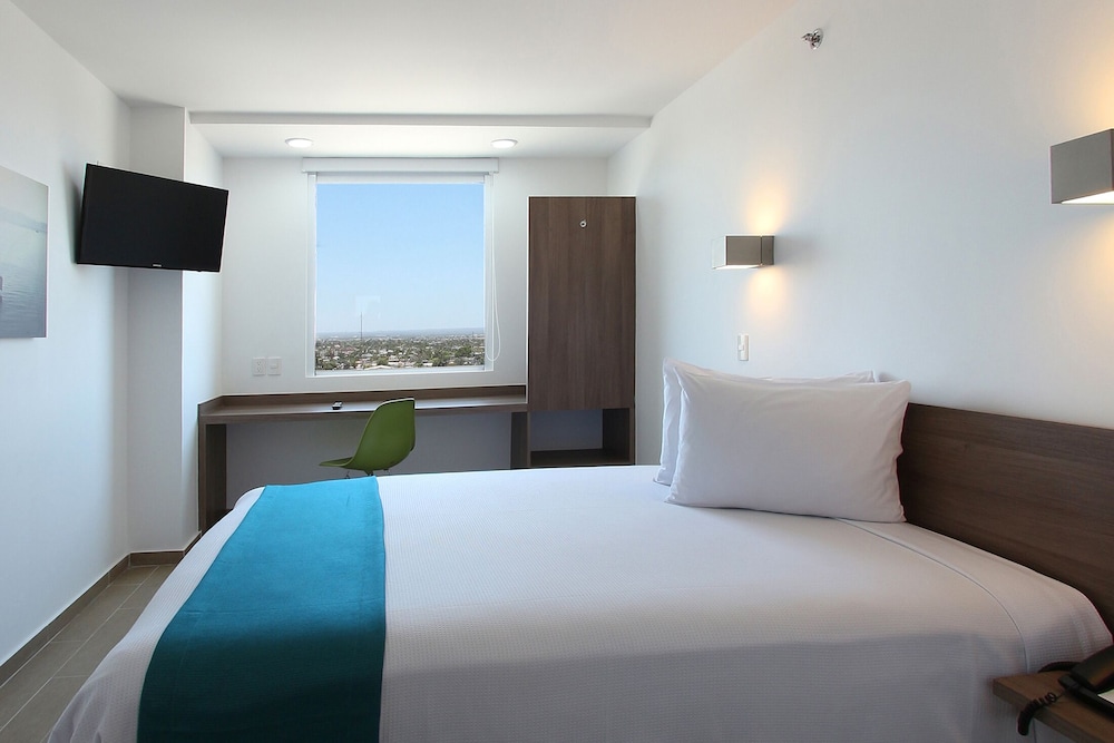 Superior Room, 1 Queen Bed photo 1