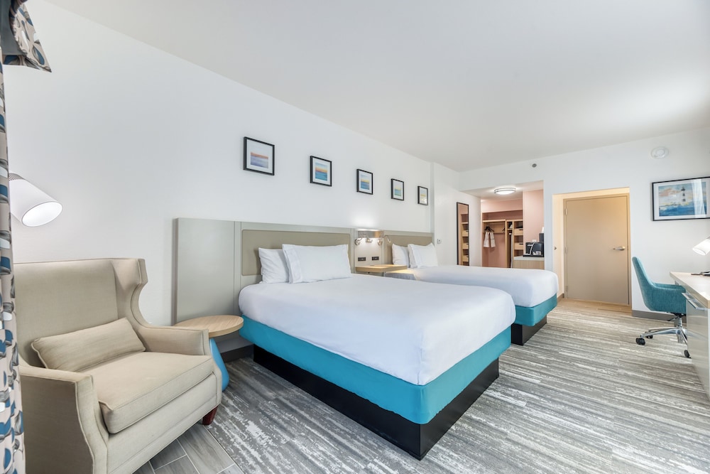Deluxe Room, 2 Queen Beds, Balcony, Oceanfront