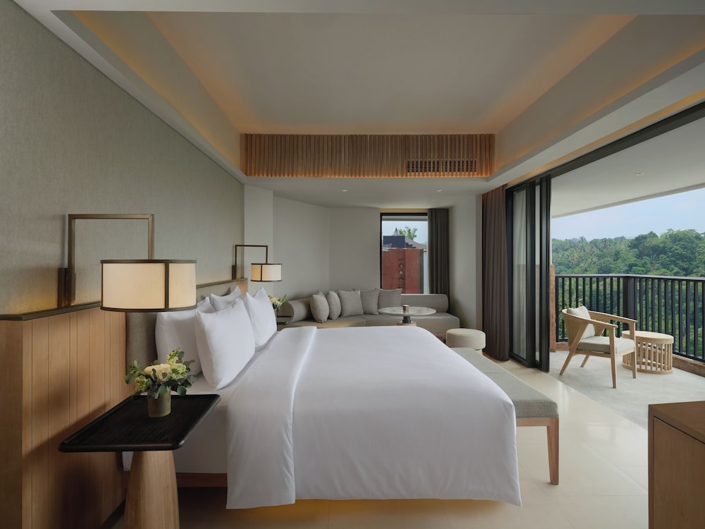 Grand Deluxe room, balcony and forest view - 1 king bed