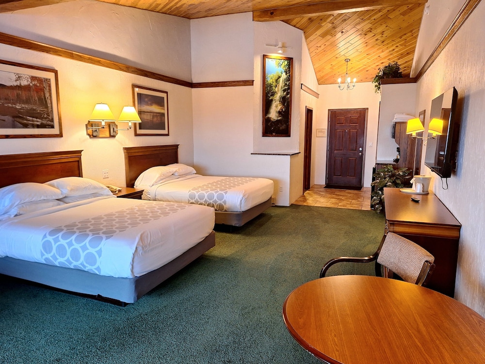 Mountain View Queen Room
