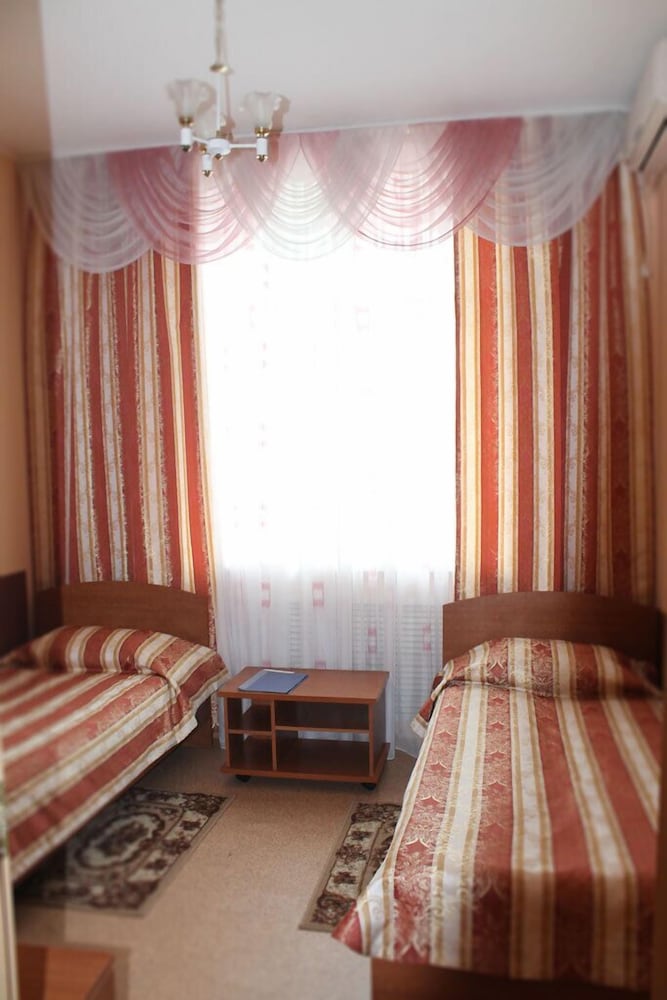 Economy Twin Room photo 2