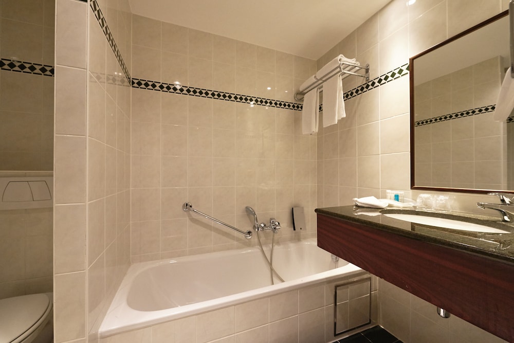 Standard Room thumbnail 5