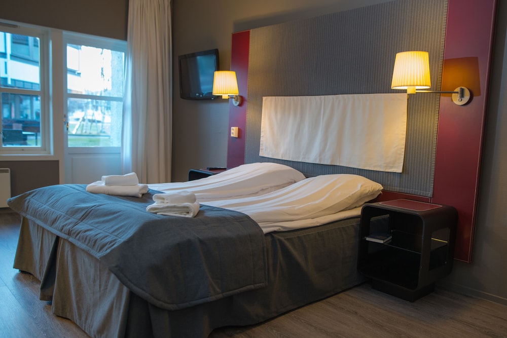 Basic Double Room, 2 Twin Beds