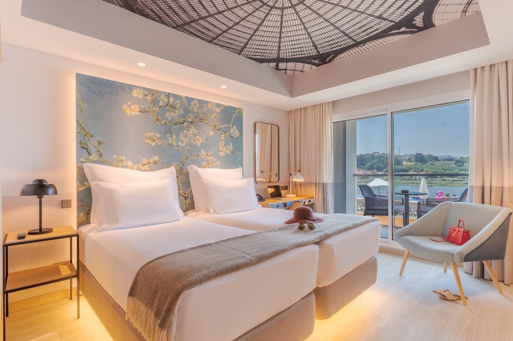 Double or Twin Room, River View thumbnail 5