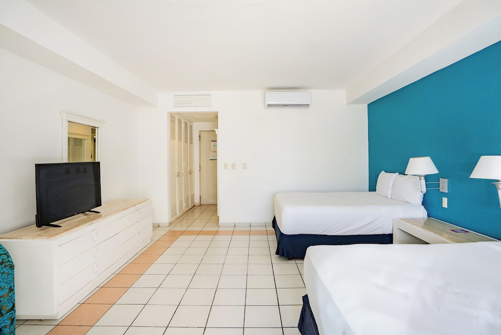 Standard Room, Ocean View - Photo 2