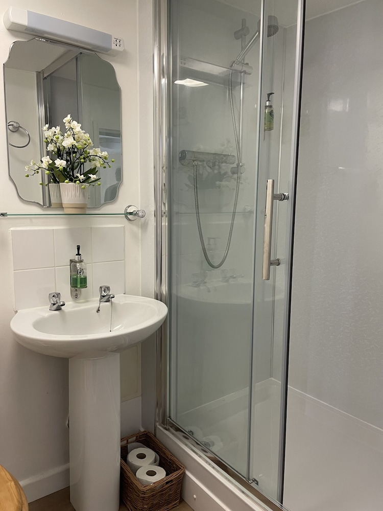 Twin Room, Ensuite - Photo 2