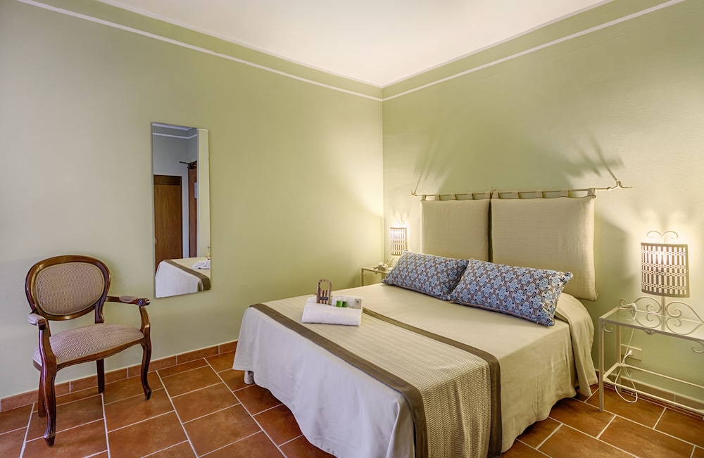 Standard Double or Twin Room - Photo 1
