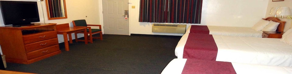 Standard Room, Multiple Beds, Non Smoking photo 1