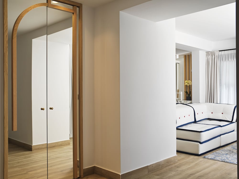 Senior Suite with Inner Courtyard View & Plunge Pool - Photo 10