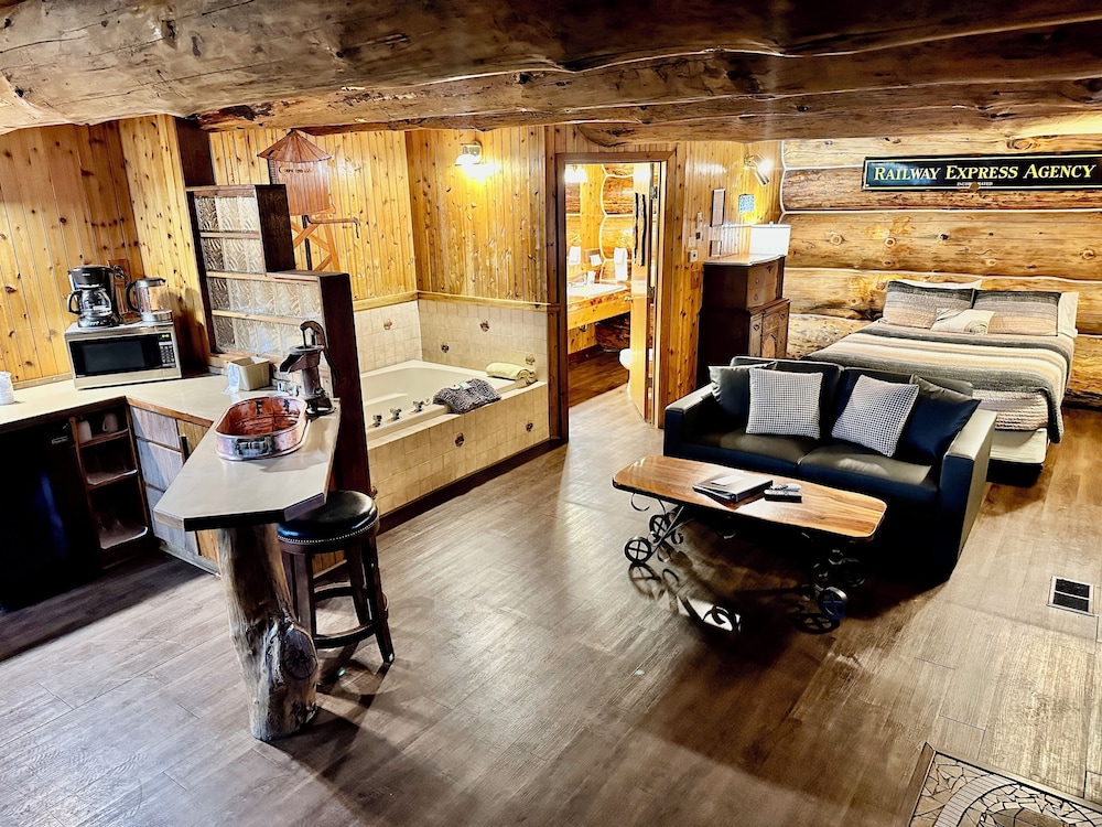 Family Cabin (House of Poverty)