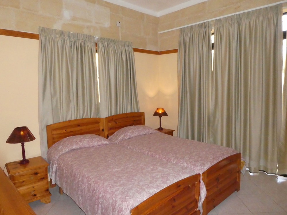 Standard Quadruple Room, Pool View, Ground Floor
