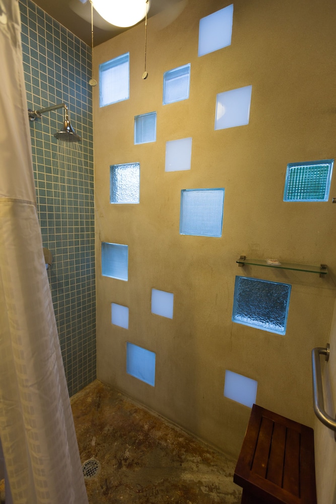 Premium Room, 1 King Bed, Non Smoking, Balcony photo 2