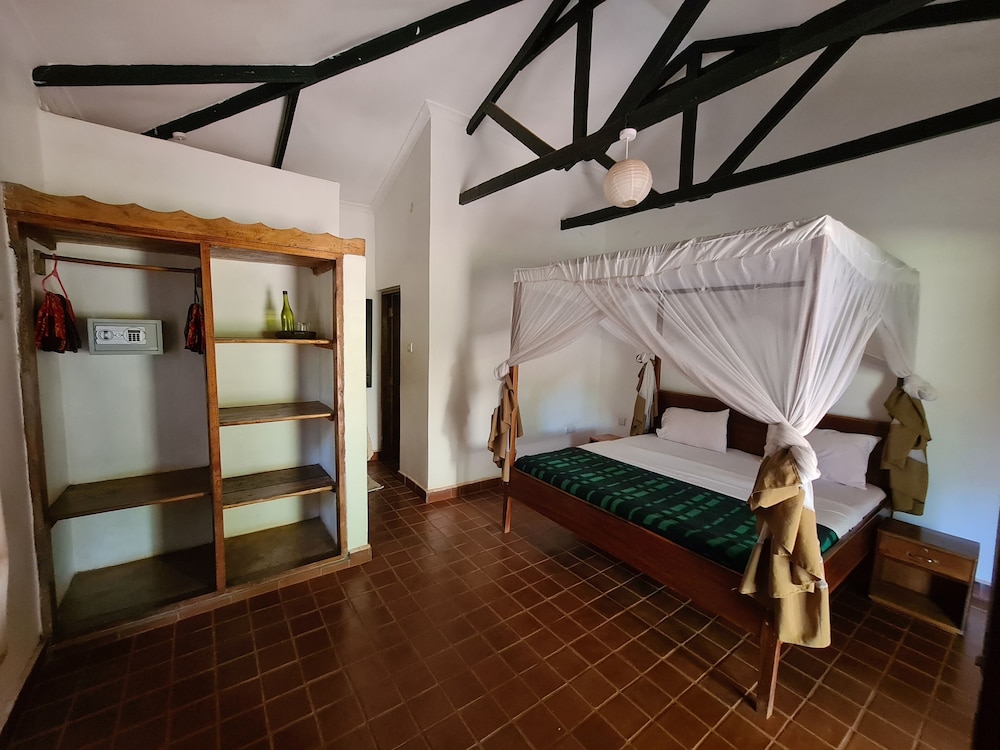 Standard Room, Ensuite photo 2