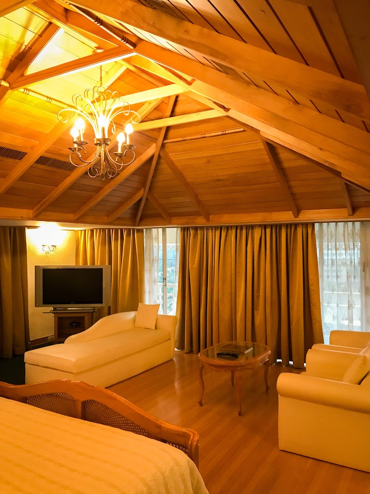 Club Suite, 1 King Bed - Photo 3