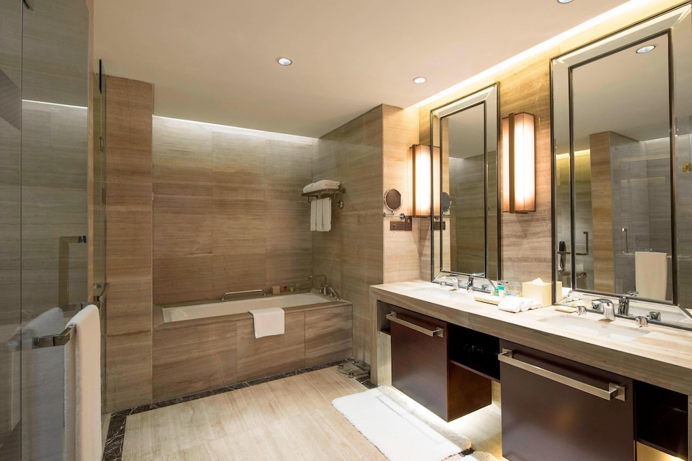 Junior Suite, 1 Bedroom, Executive Level photo 2