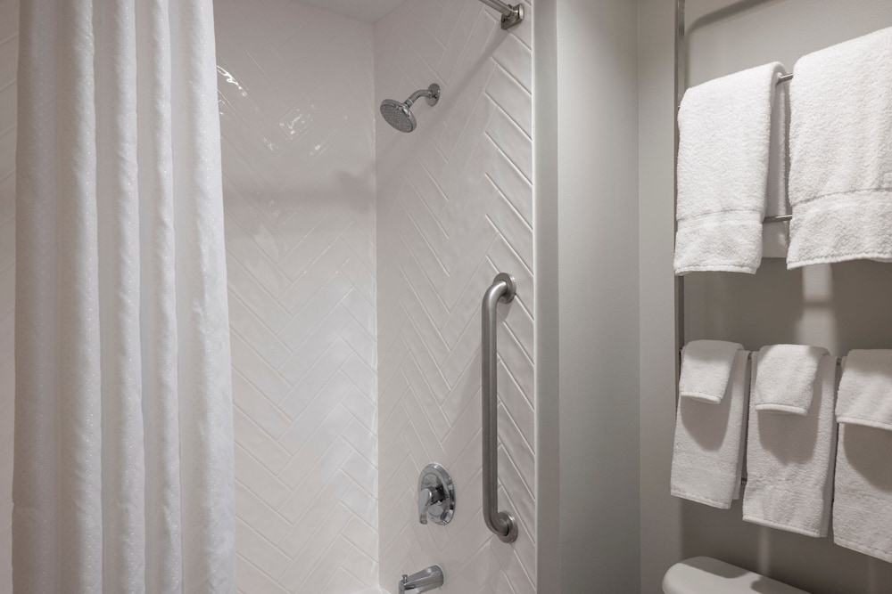 Suite, 1 Bedroom (Mobility Accessible, Tub)