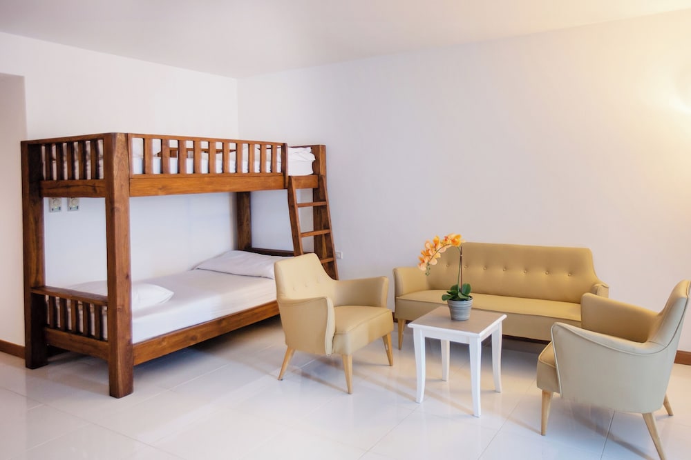 Family Garden View - 1 King and Bunk Bed - Photo 3
